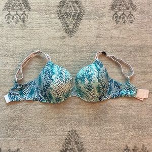 NWT Victoria’s Secret Push-up T-Shirt Bra | 32DDD
